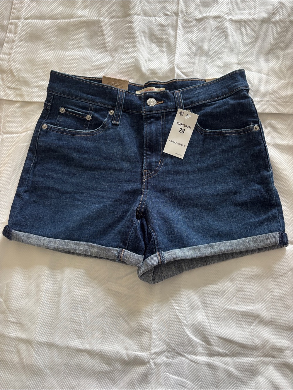 New Levi’s Mid Length Shorts Blue Size 28